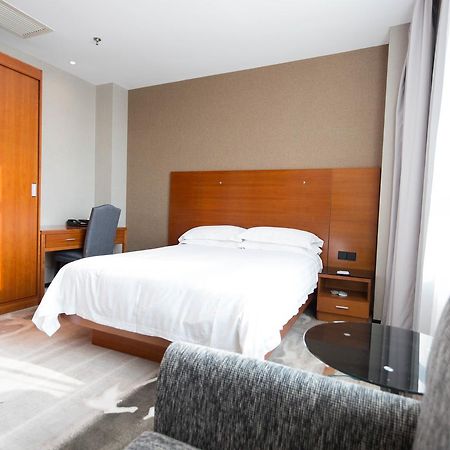 Radiance Hotel Shanghai Bagian luar foto