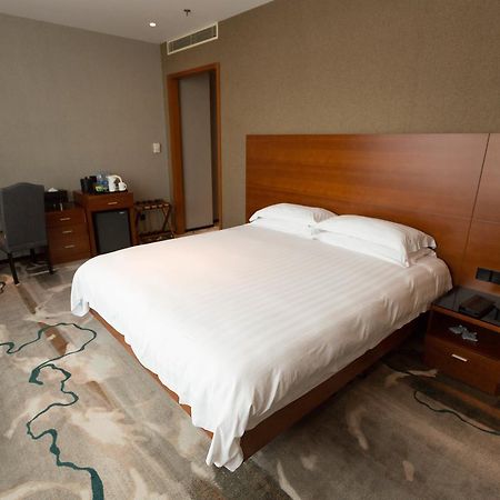 Radiance Hotel Shanghai Bagian luar foto