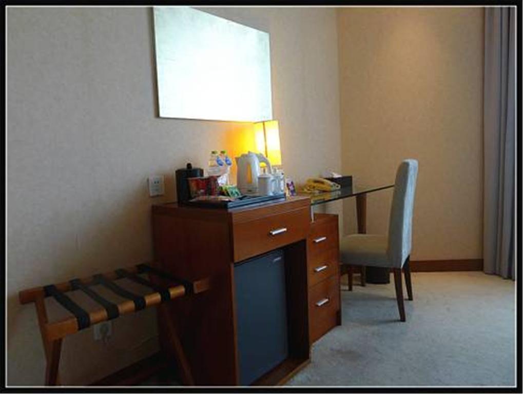 Radiance Hotel Shanghai Bagian luar foto