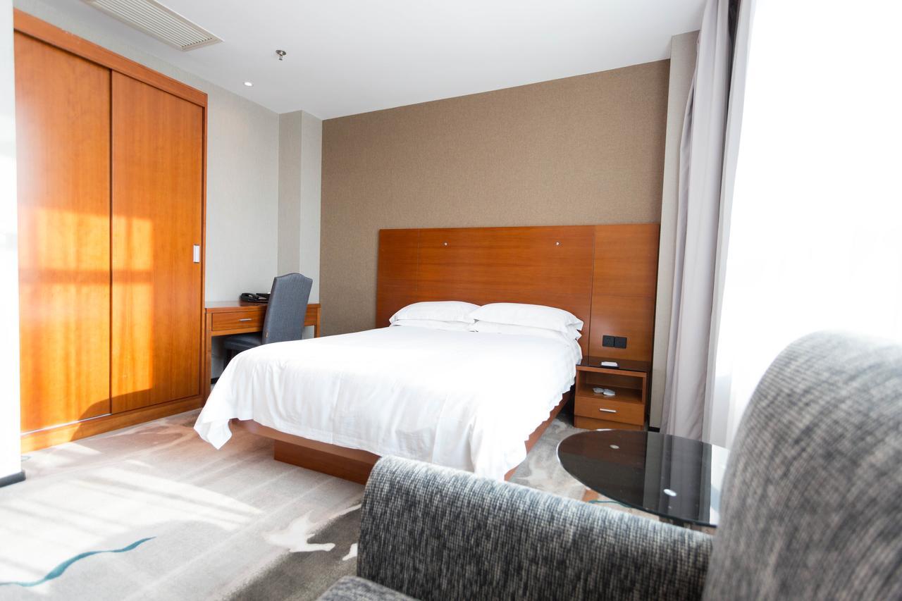 Radiance Hotel Shanghai Bagian luar foto