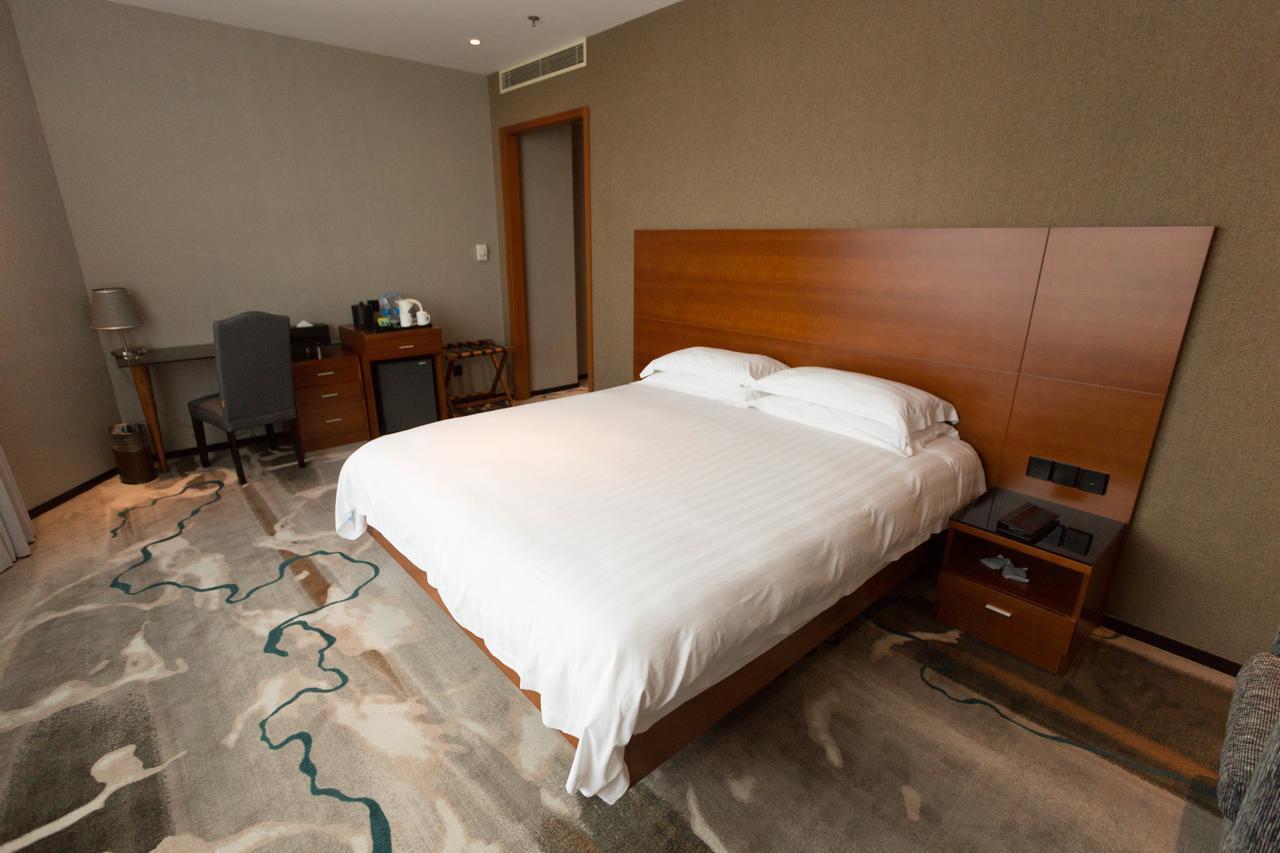 Radiance Hotel Shanghai Bagian luar foto