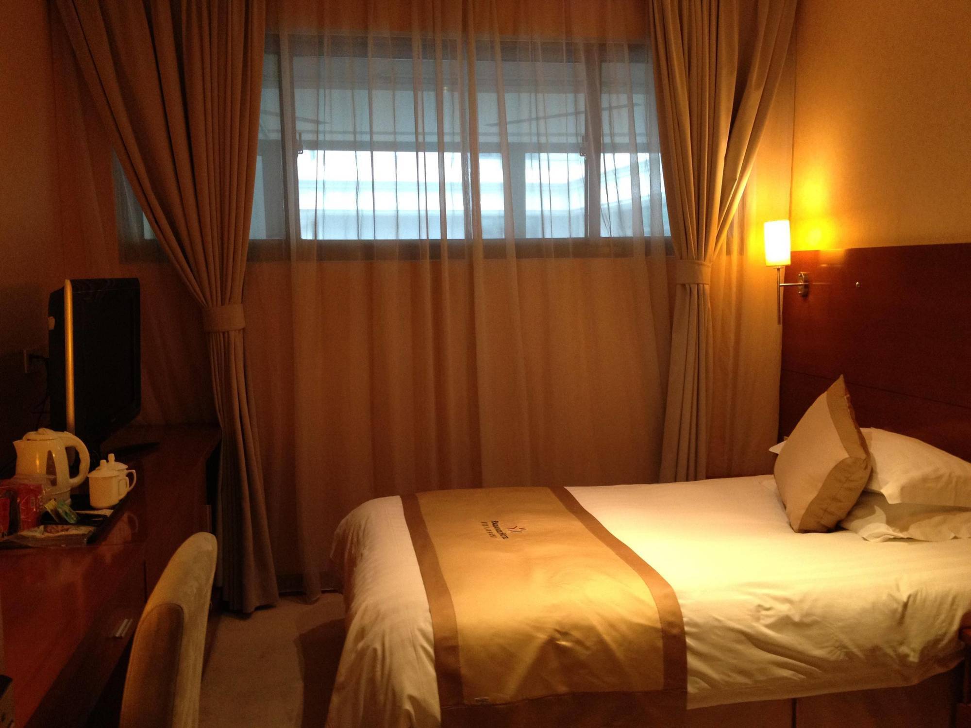 Radiance Hotel Shanghai Bagian luar foto