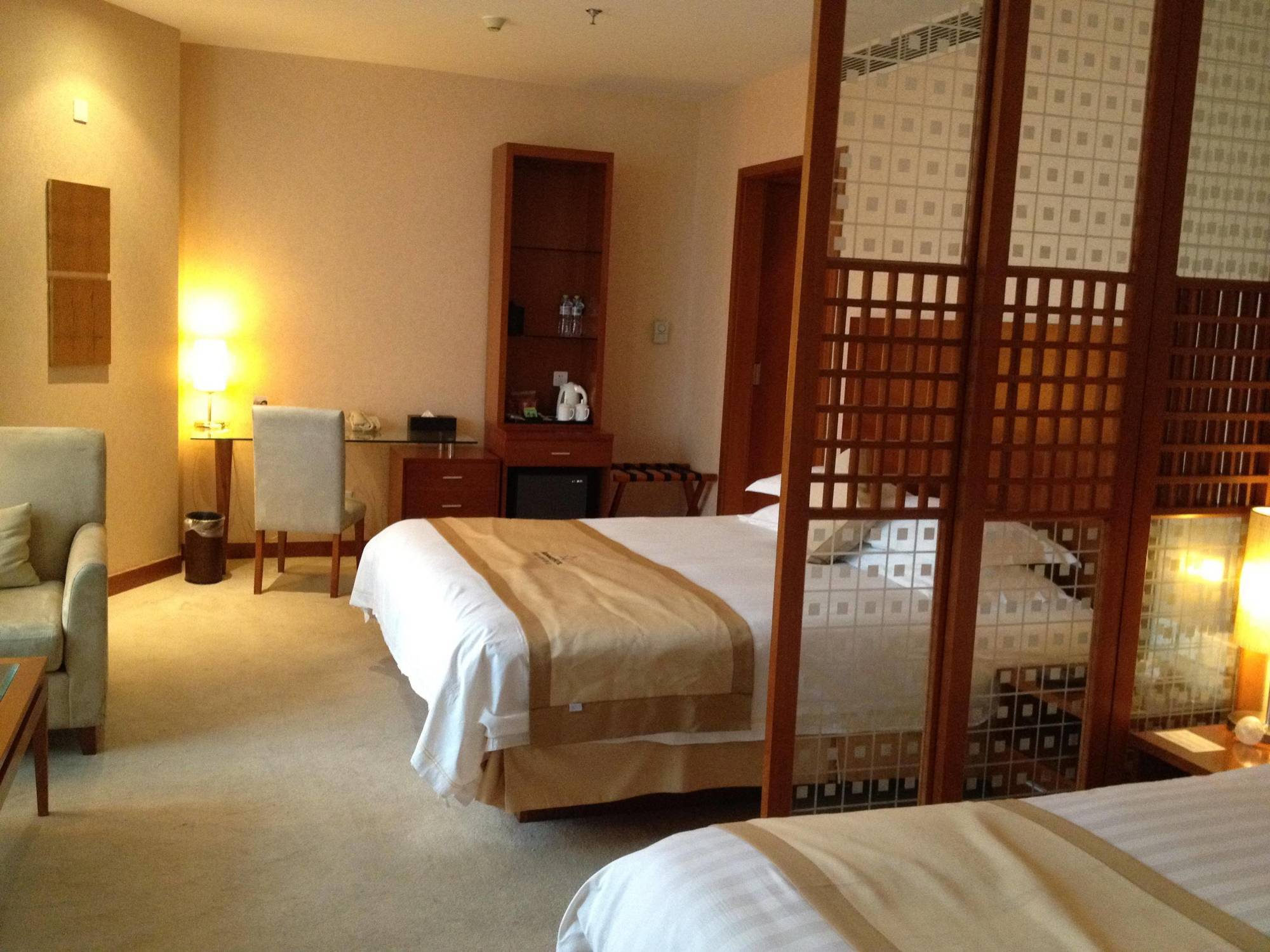 Radiance Hotel Shanghai Bagian luar foto