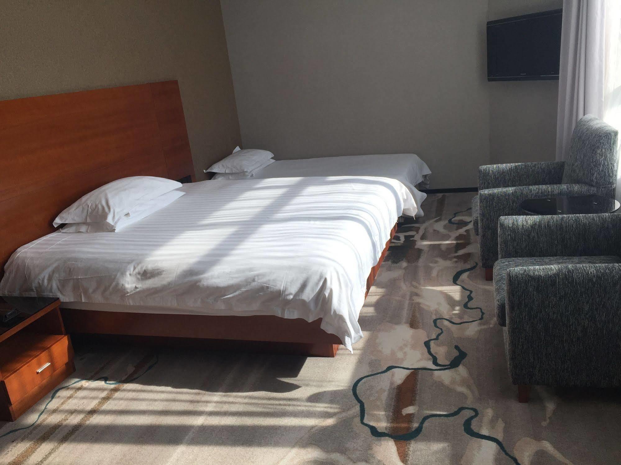 Radiance Hotel Shanghai Bagian luar foto