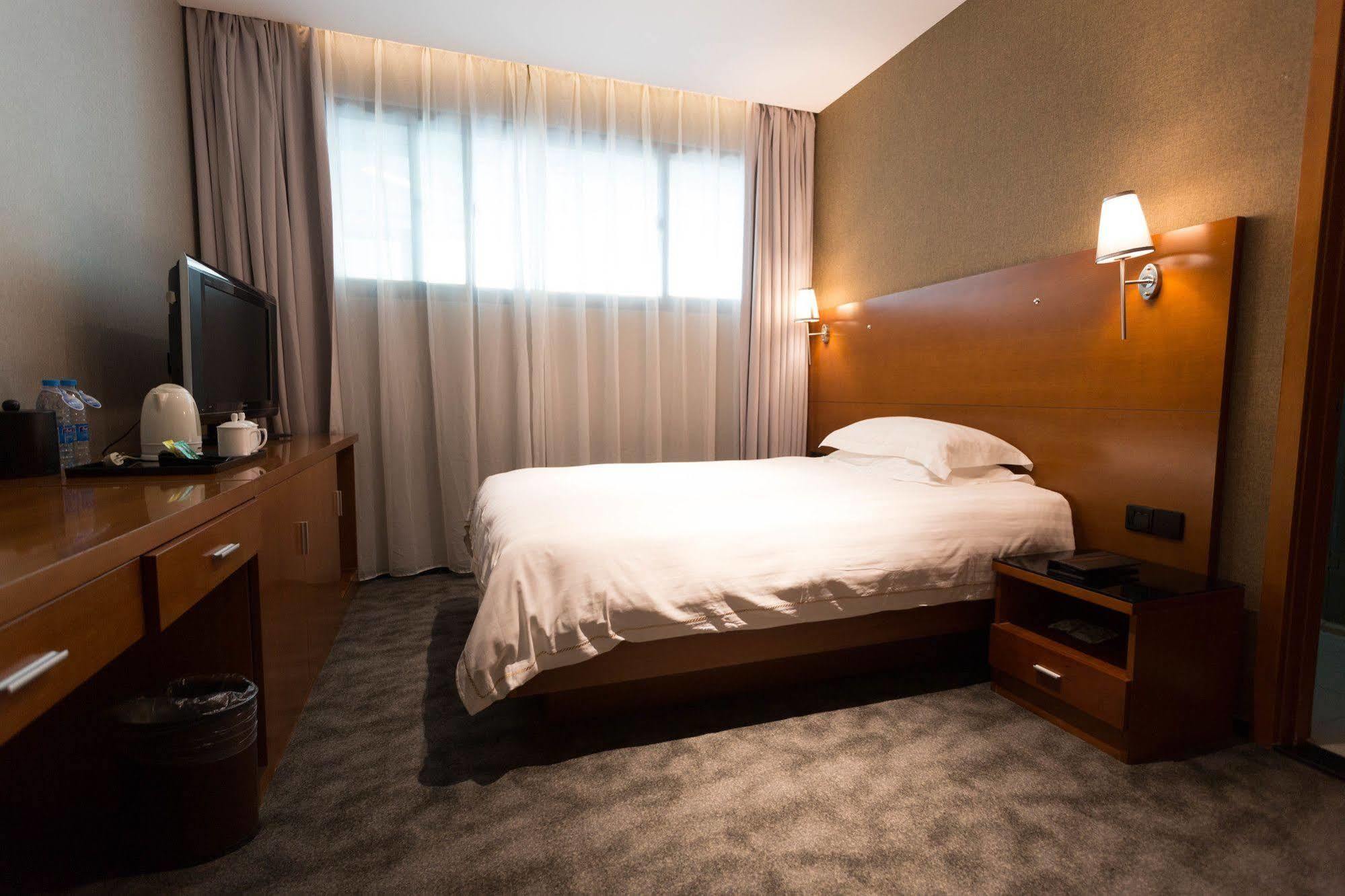 Radiance Hotel Shanghai Bagian luar foto