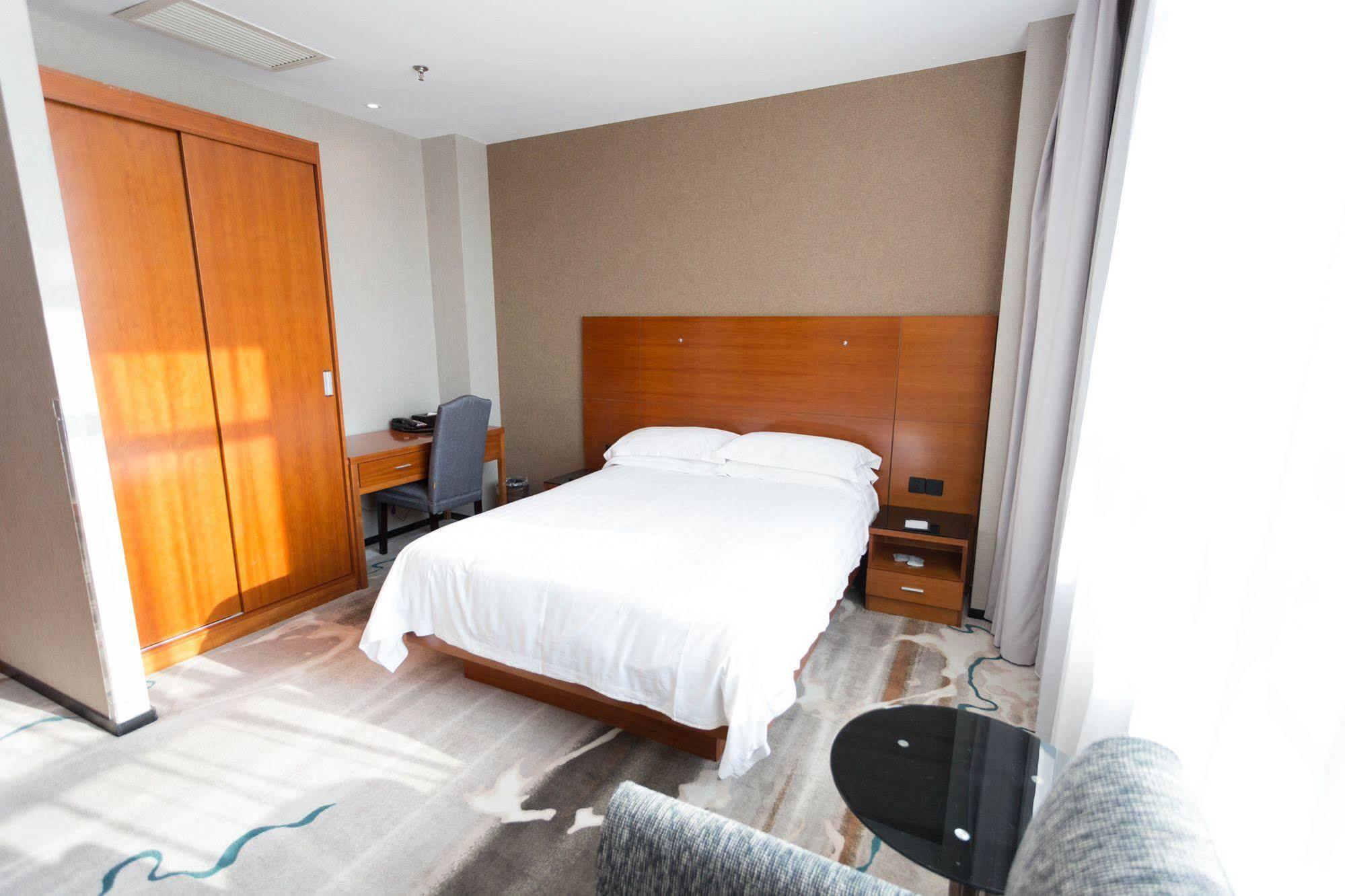 Radiance Hotel Shanghai Bagian luar foto