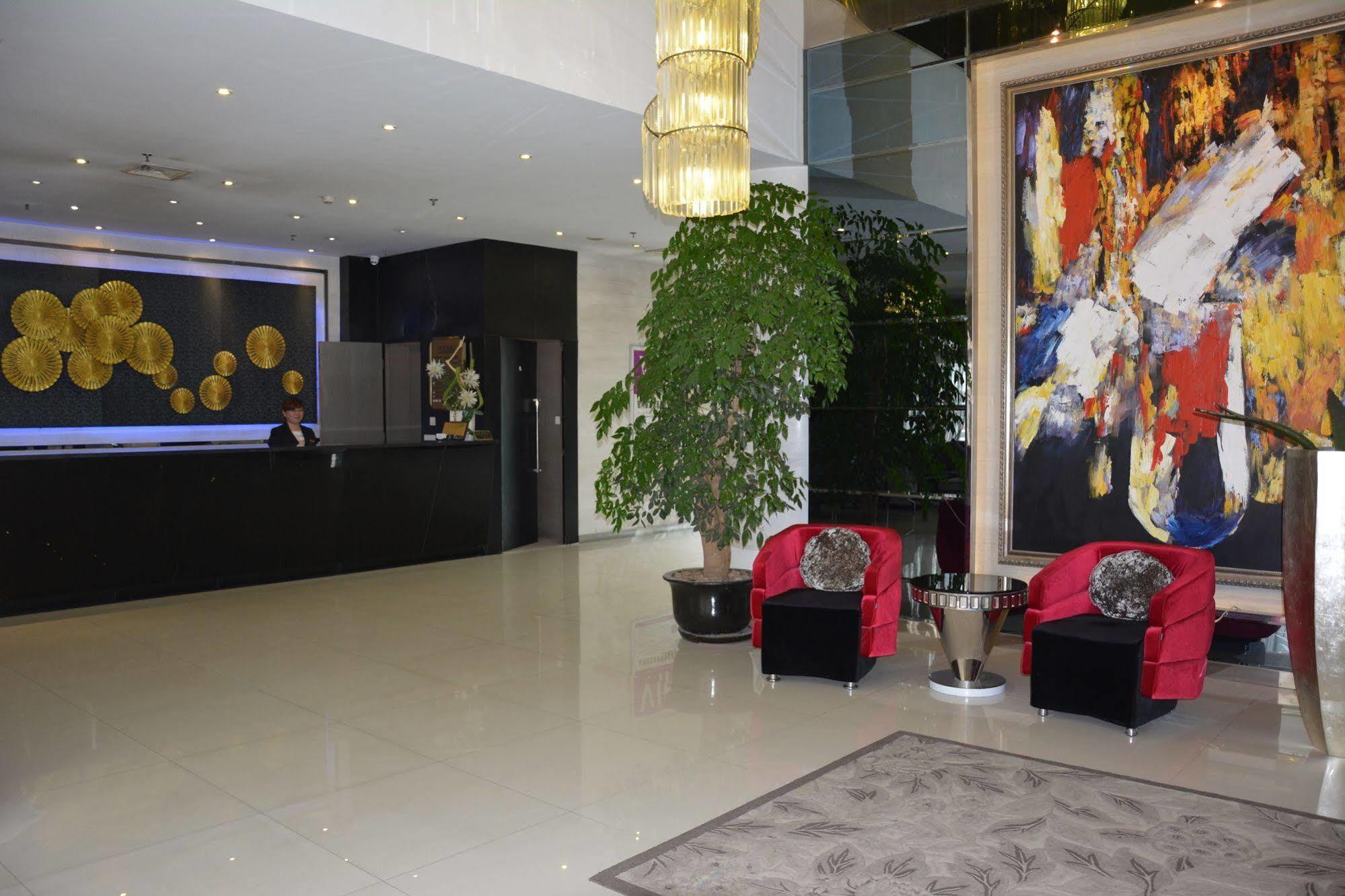 Radiance Hotel Shanghai Bagian luar foto