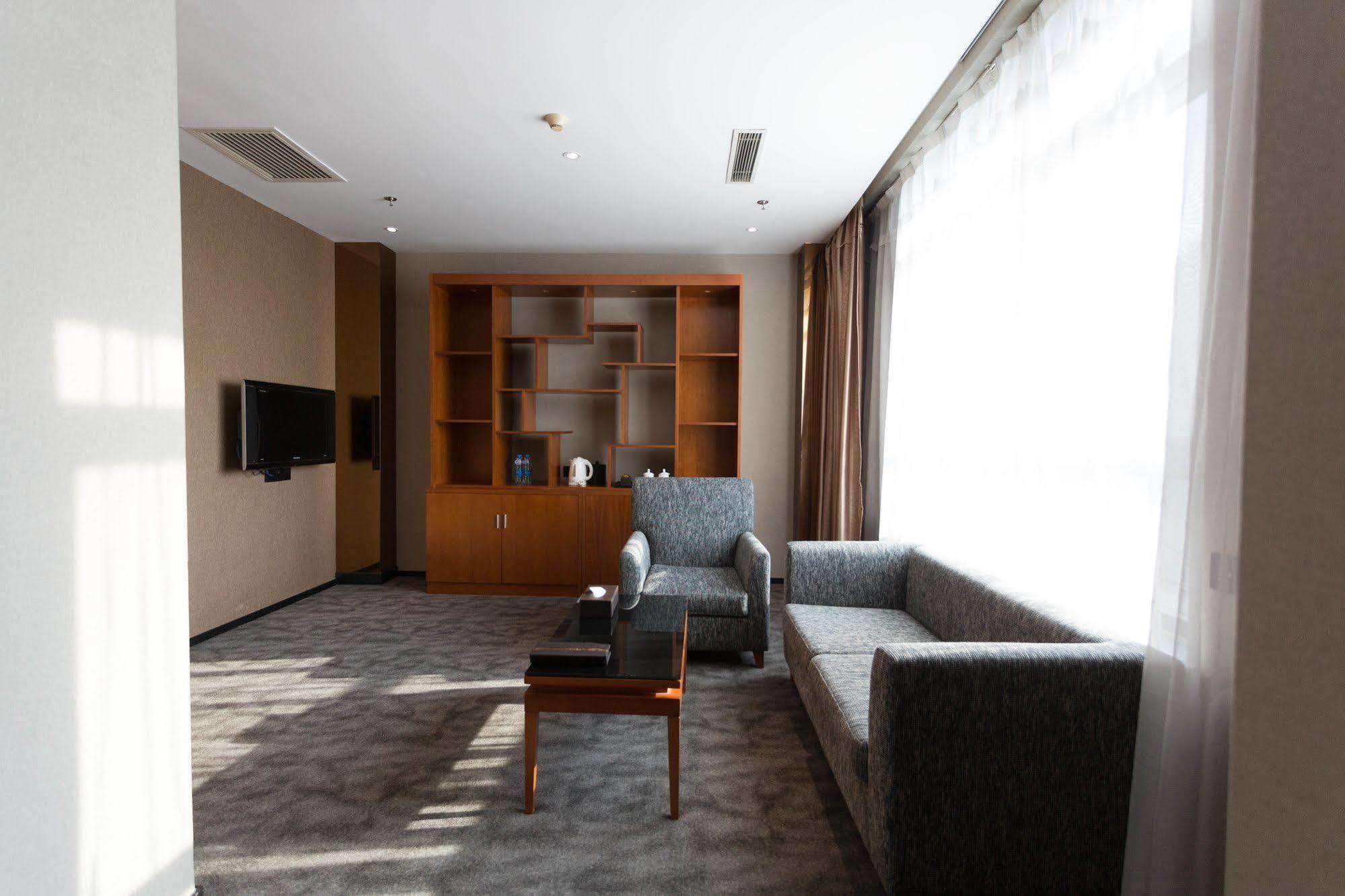Radiance Hotel Shanghai Bagian luar foto