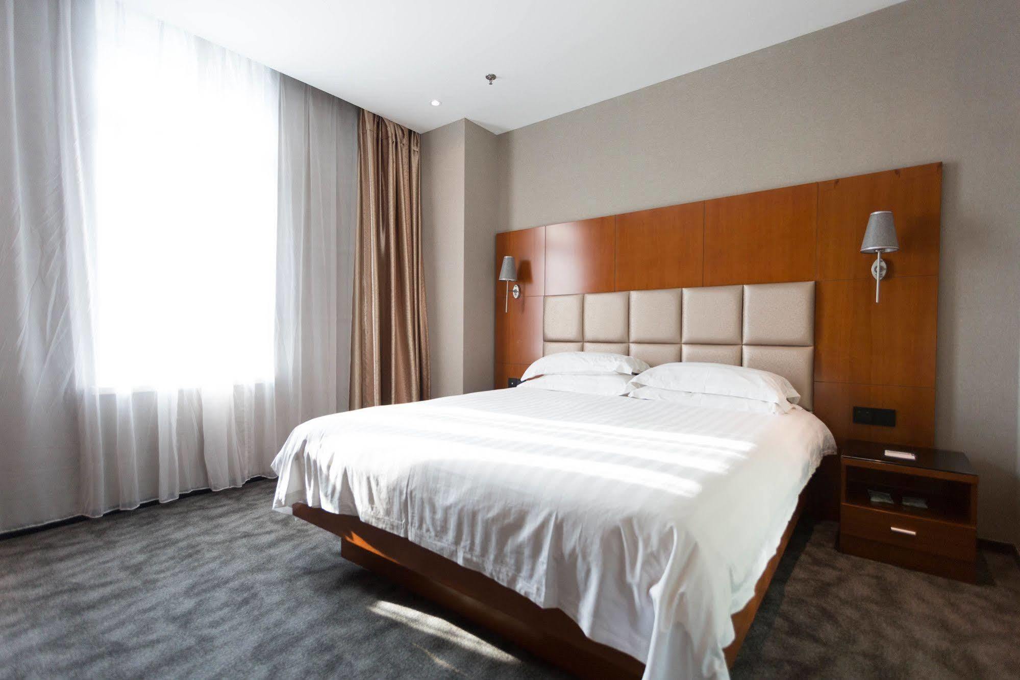 Radiance Hotel Shanghai Bagian luar foto