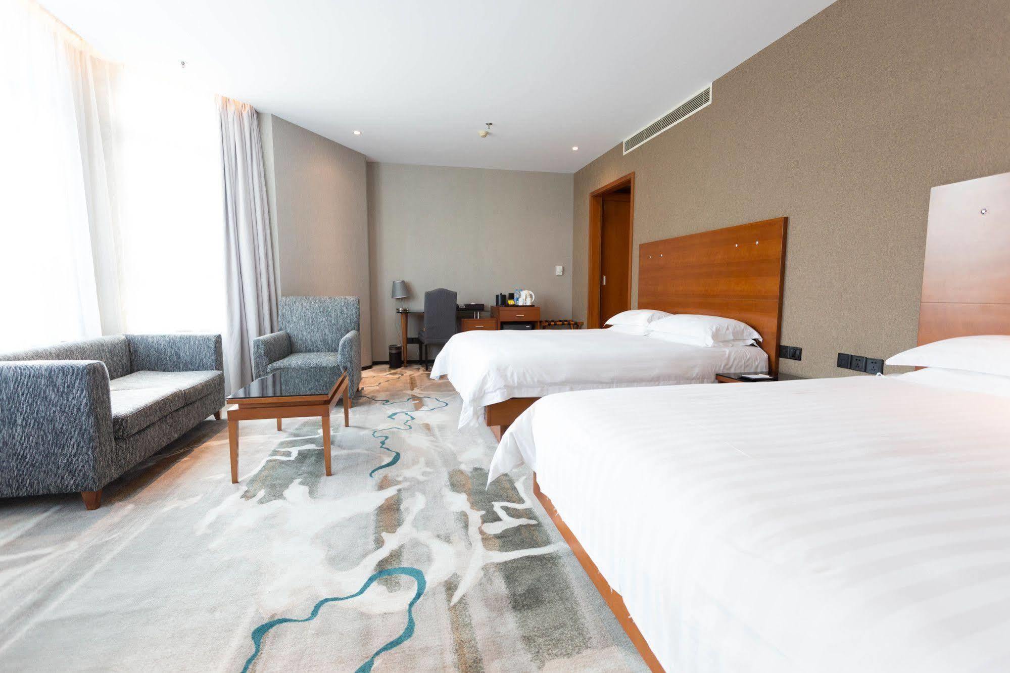 Radiance Hotel Shanghai Bagian luar foto