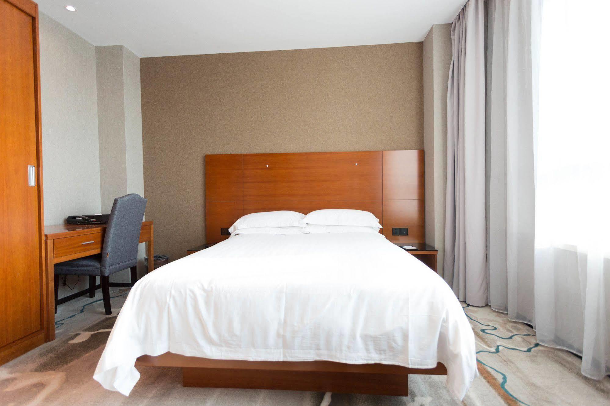 Radiance Hotel Shanghai Bagian luar foto