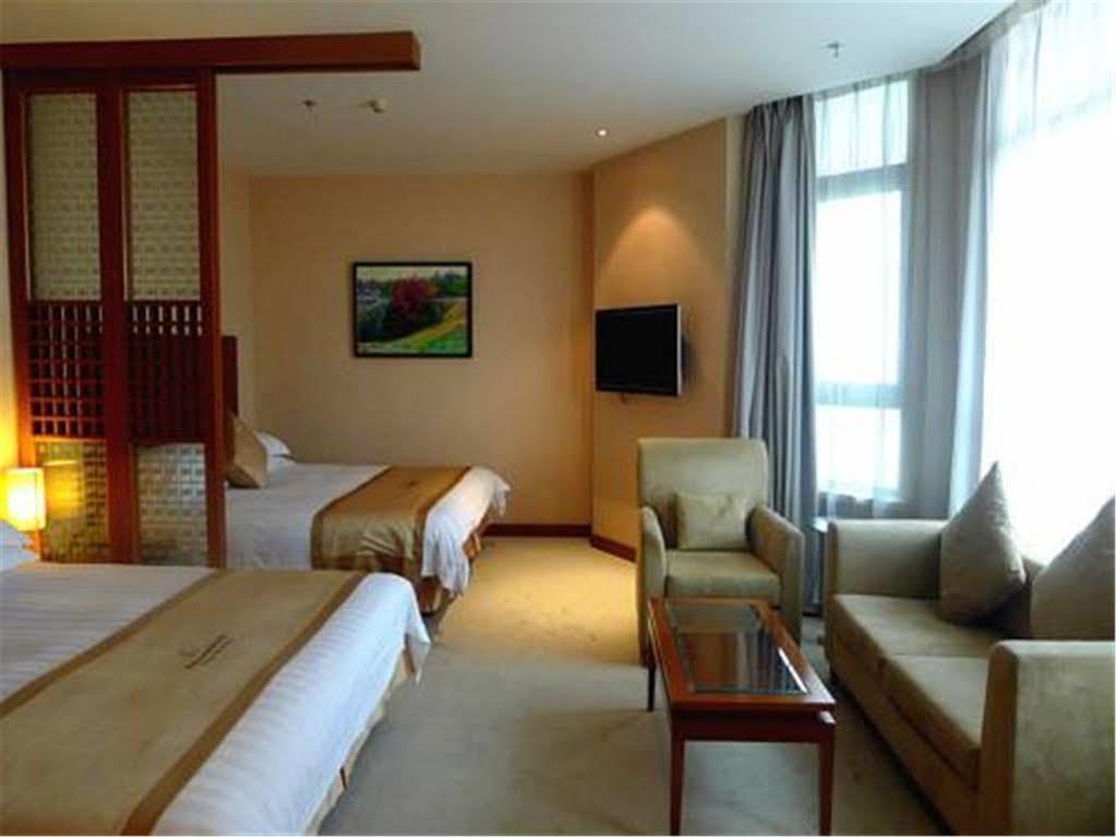 Radiance Hotel Shanghai Bagian luar foto
