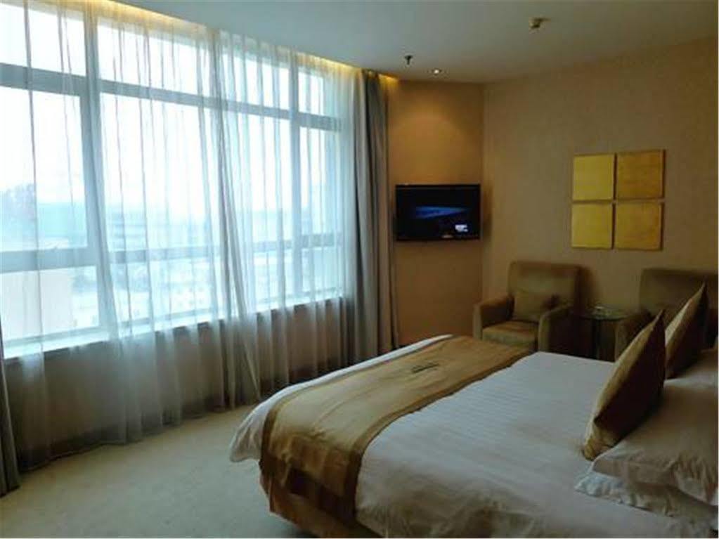 Radiance Hotel Shanghai Bagian luar foto