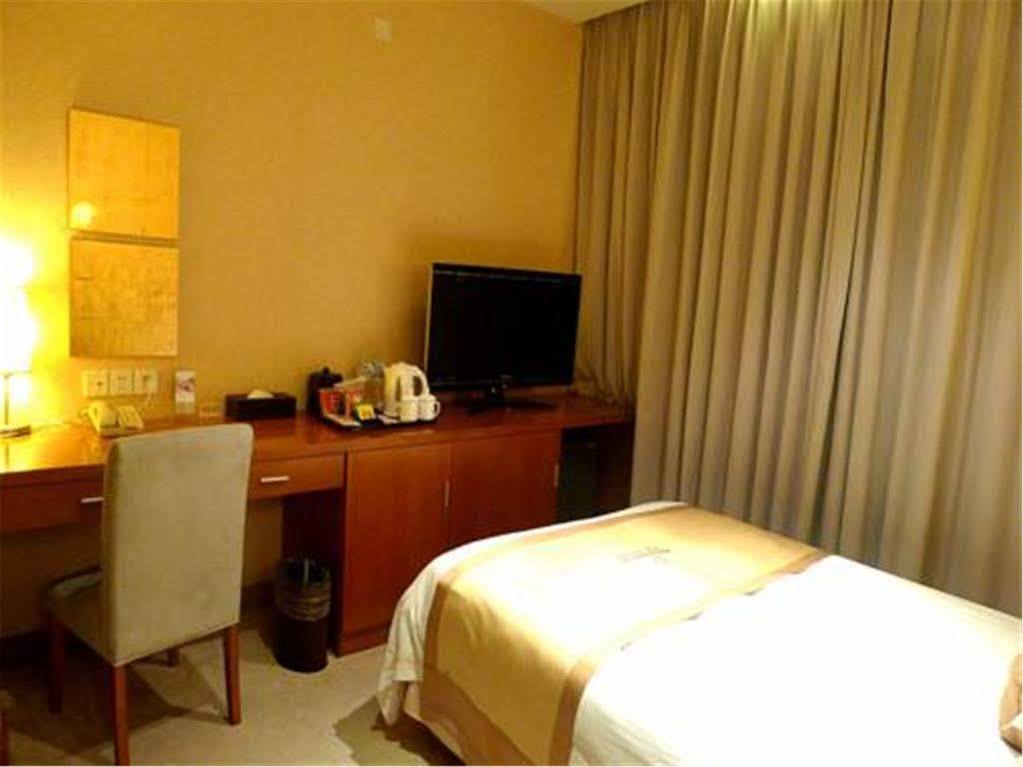 Radiance Hotel Shanghai Bagian luar foto