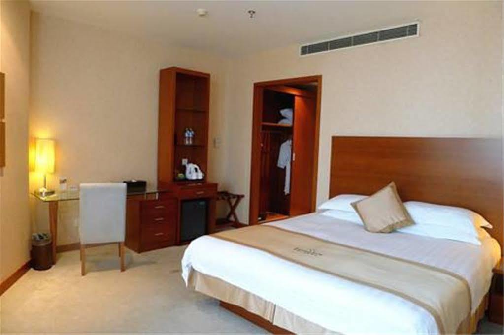Radiance Hotel Shanghai Bagian luar foto
