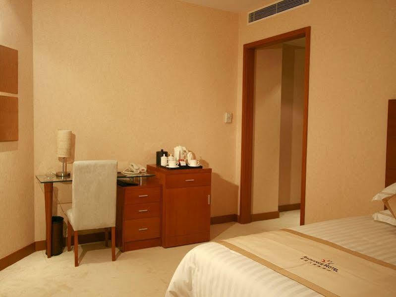 Radiance Hotel Shanghai Bagian luar foto